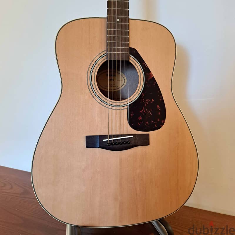 Yamaha F370 Acoustic guitar 4