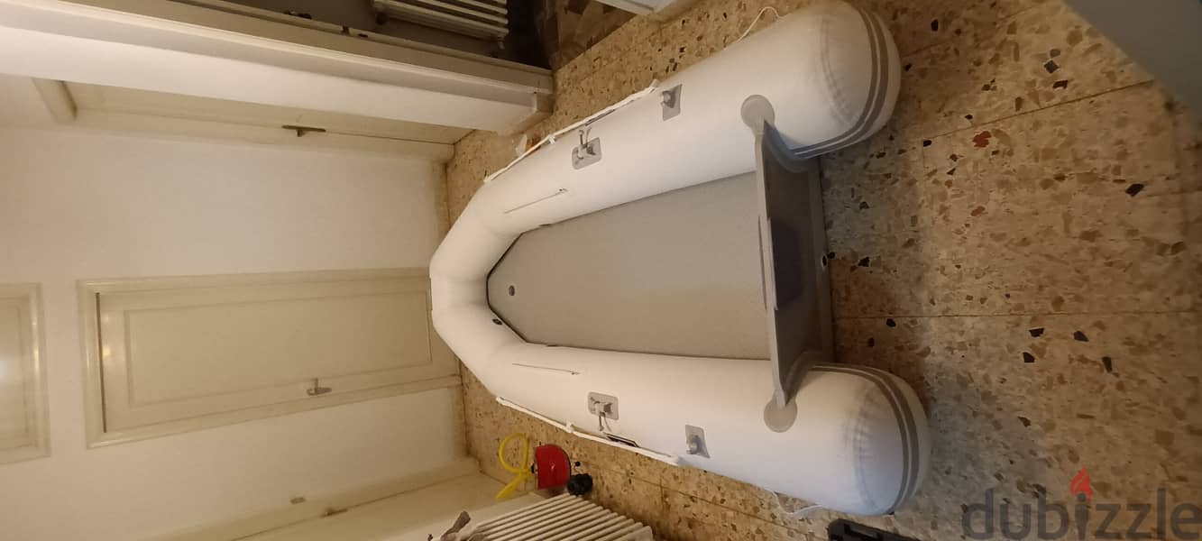 Dinghy 290 meters with inflatable airmat floor . 1