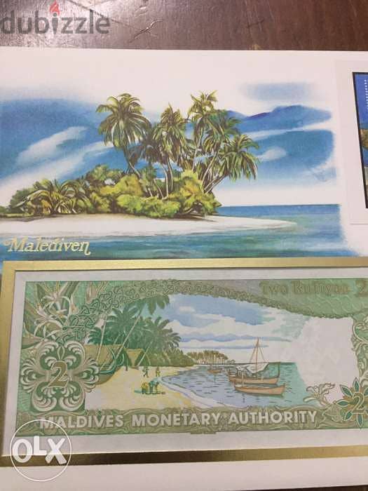 عملة جزر المالديف مع غلاف تذكاري وطوابع 2