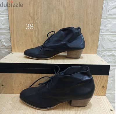 black shoes size 38