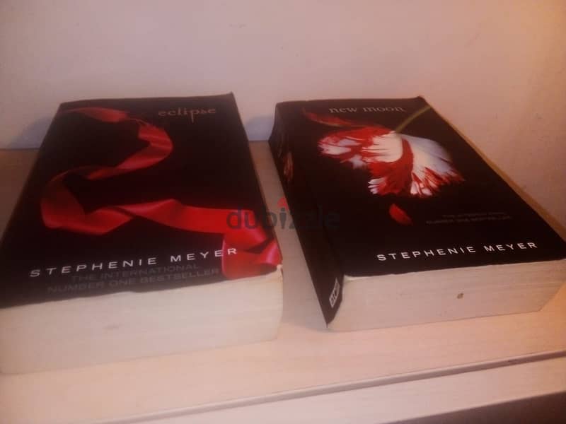 two books from the twilight saga"new moon" & eclipse by stephenie meye 1