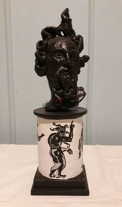 Black classical head sculpture 0
