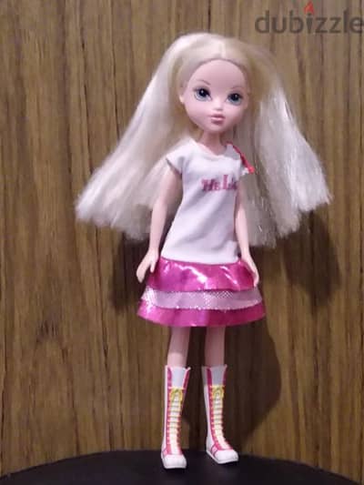 MOXIE GIRLZ Good brand dressed doll bend legs +beautiful boots=10$