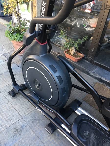 big elliptical used 2 times like new heavy duty best quality 4