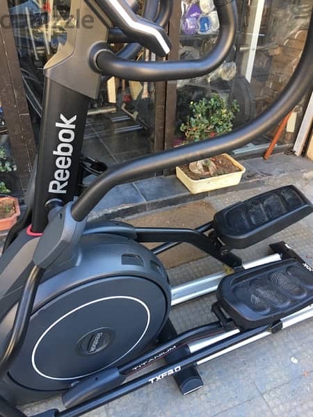 big elliptical used 2 times like new heavy duty best quality 7