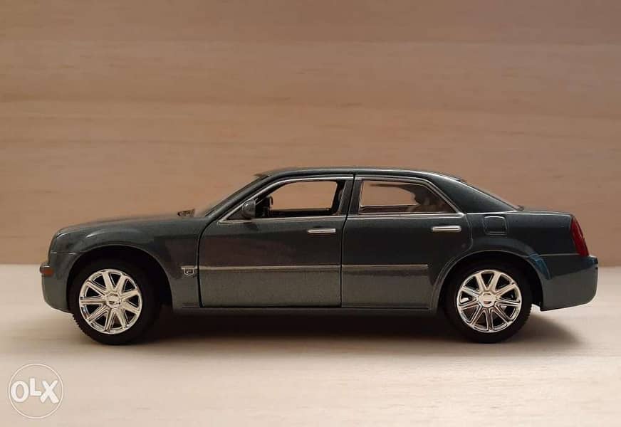 Chrysler 300C diecast car model 1:24 2