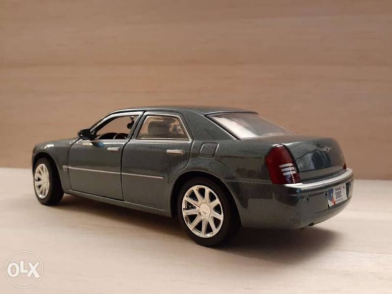 Chrysler 300C diecast car model 1:24 3