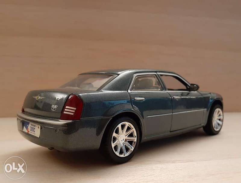 Chrysler 300C diecast car model 1:24 5