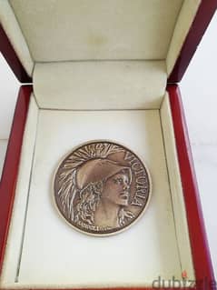 ميدالية الملكة فيكتوريا antique