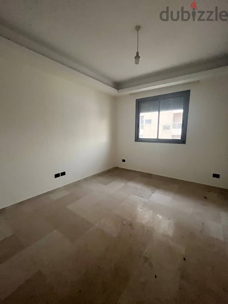 Apartment For Sale in Mar Elias شقة غير مفروشة للبيع في مار الياس 3