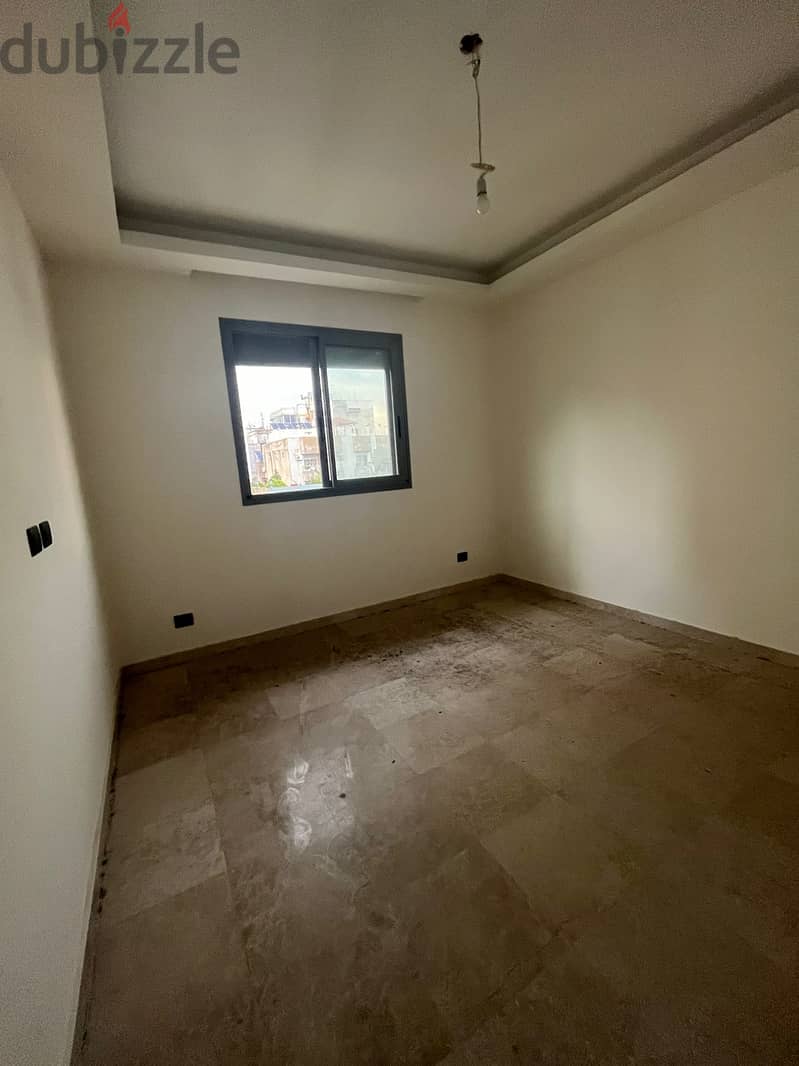 Apartment For Sale in Mar Elias شقة غير مفروشة للبيع في مار الياس 4