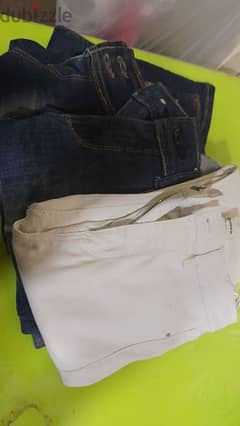 Jeans like new 2 blue and one white all 500,000