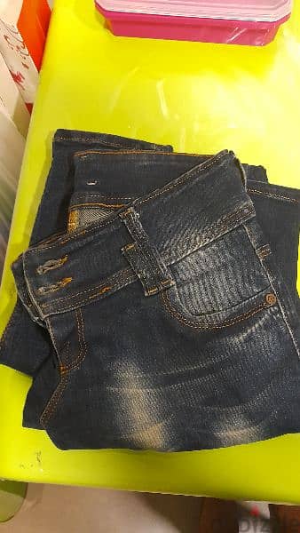Jeans like new 2 blue and one white all 500,000 1