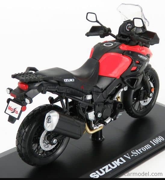 Suzuki V-Strom 1000 diecast motorcycle model 1:12. 3