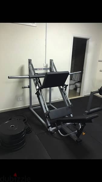 leg press used 2 months like new very good quality 70/443573 RODGE