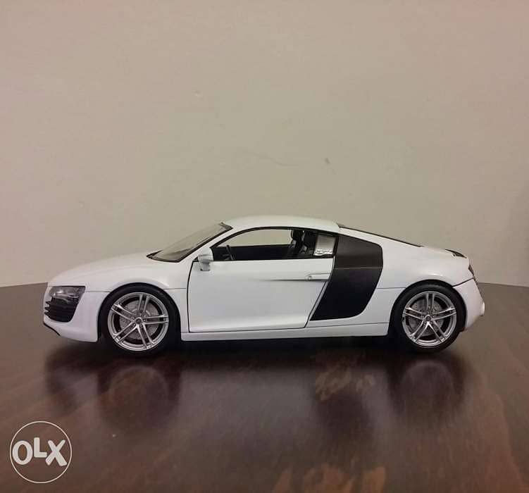 Audi R8 diecast car model 1:24 2