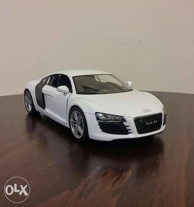 Audi R8 diecast car model 1:24 4