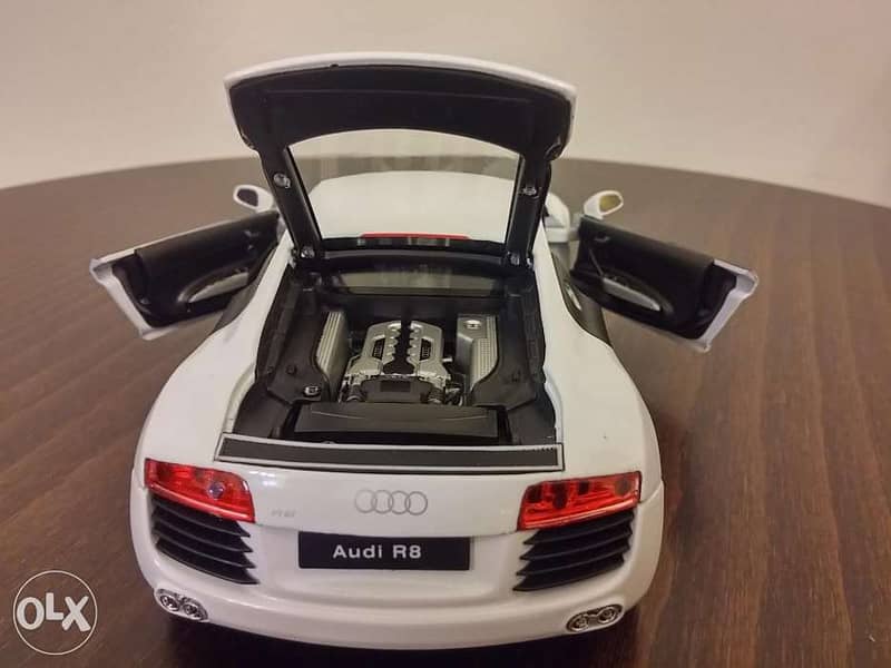 Audi R8 diecast car model 1:24 5