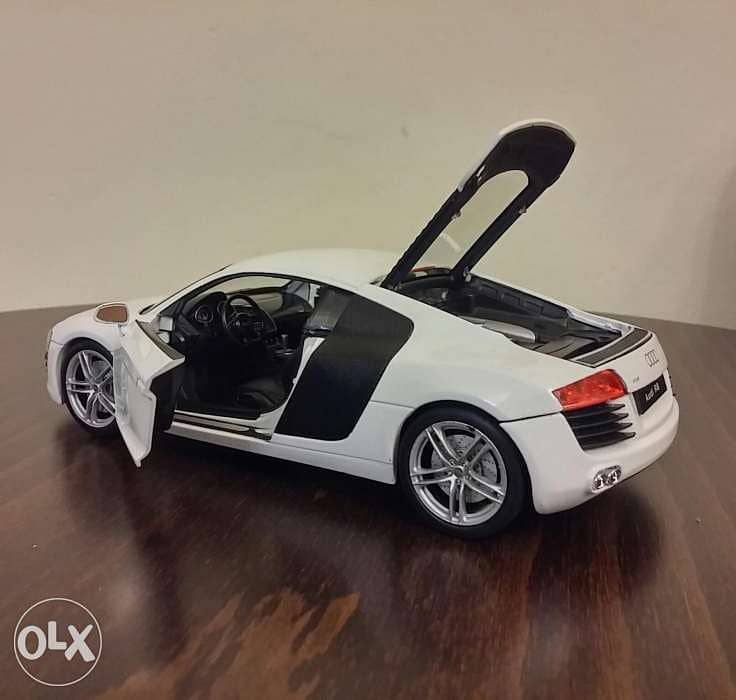 Audi R8 diecast car model 1:24 7