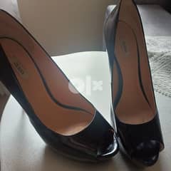 shoes guess  brand