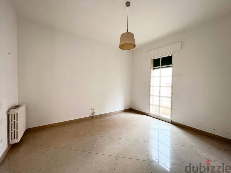 Spacious Apartment with Balcony - Open View 4