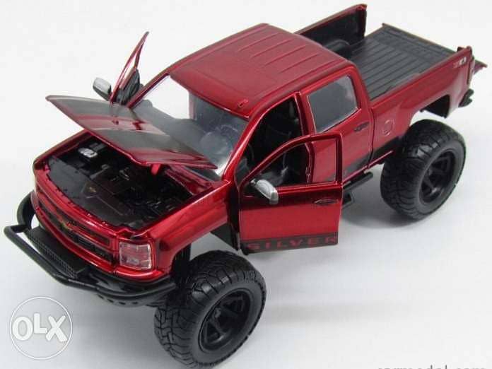 '14 Chevy Silverado diecast car model 1:24 3