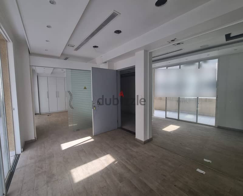 High-End Office In Downtown Prime (100Sq) Panoramic View (BTR-144) 1