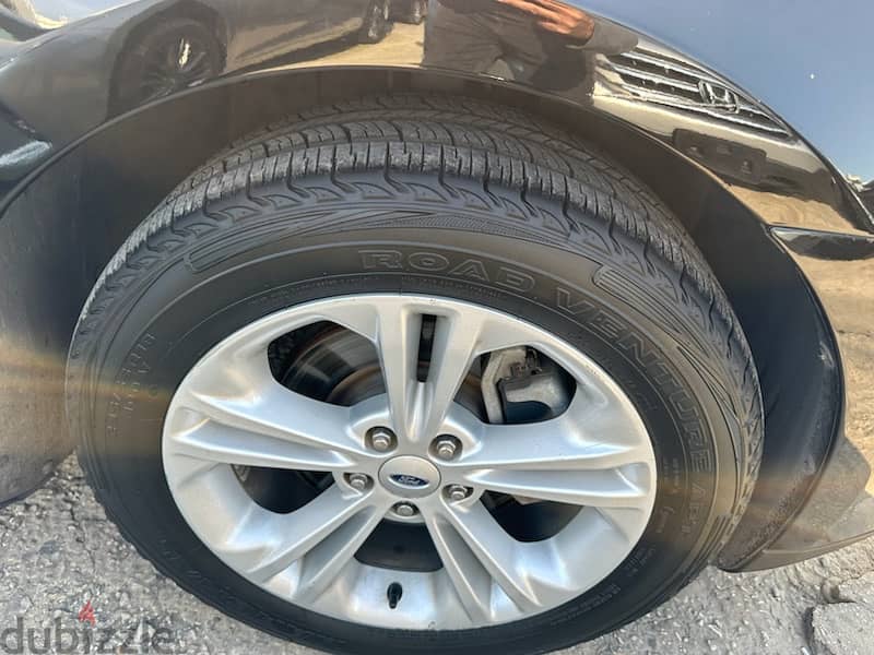 Ford  toures 2018 like new very clean new tires 16