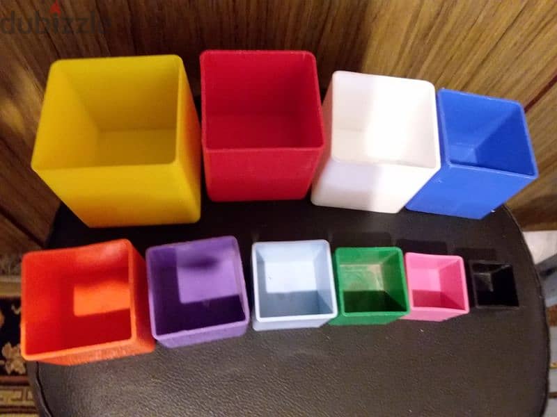 ASSEMBLING CUBES by syze Child great plastic colored squares boxes toy 3
