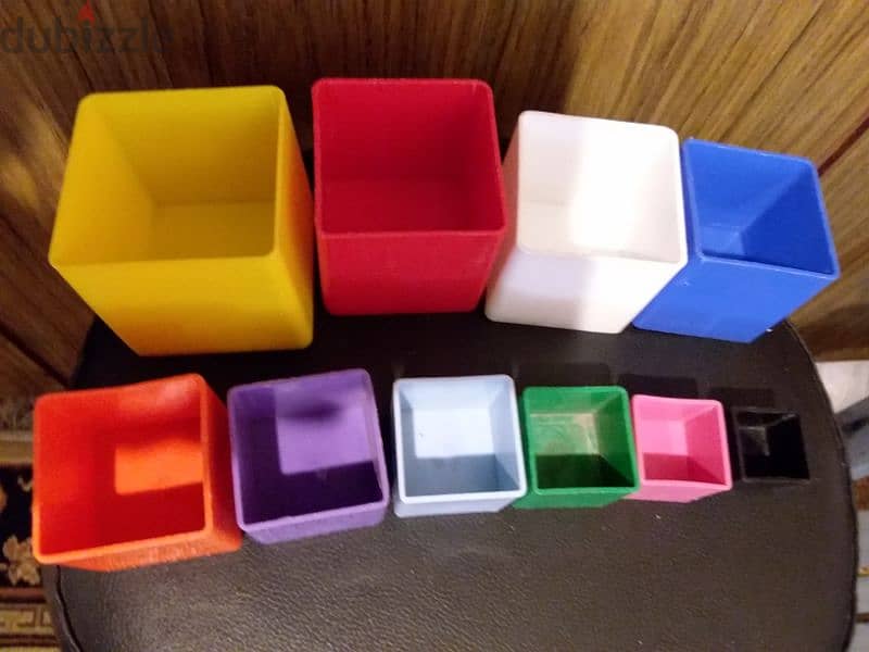 ASSEMBLING CUBES by syze Child great plastic colored squares boxes toy 4