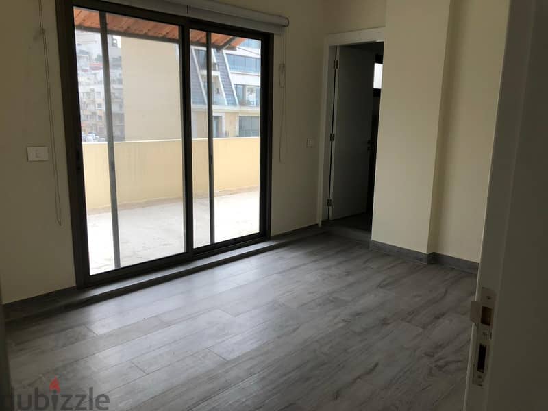 L11359-Apartment for Rent Overlooking A Nice Sea View in Gemmayze 2
