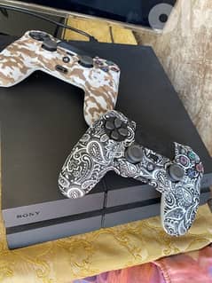 ps4 with 2 controllers