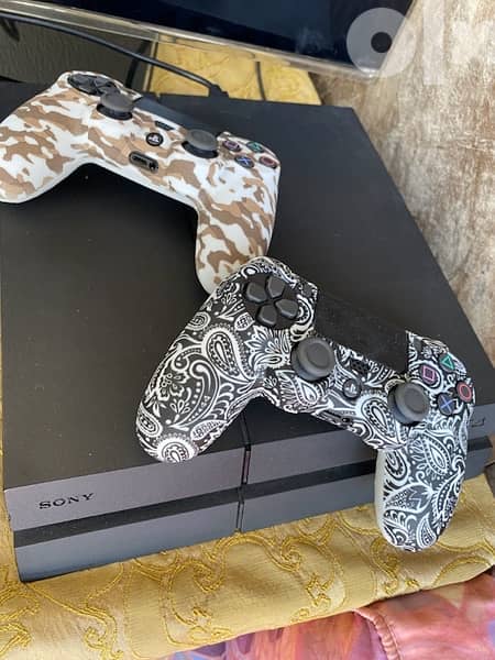 ps4 with 2 controllers 0