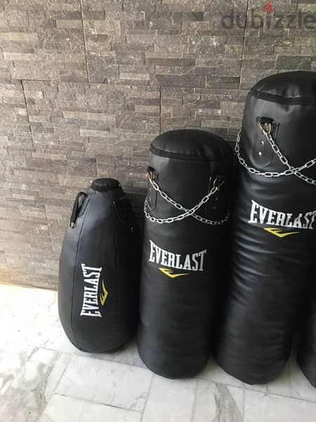 boxing bag new best quality we have also all sports equipment 3
