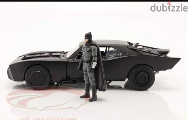 Batmobile with Batman Figure ( Batman 2022) diecast car model 1;18. 2