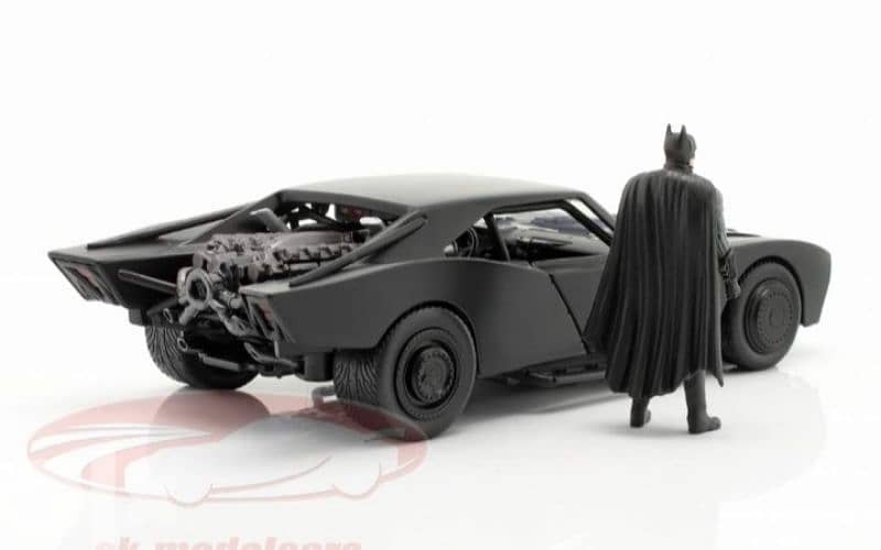 Batman 2022 Batmobile with figure, diecast car model 1:24. 1