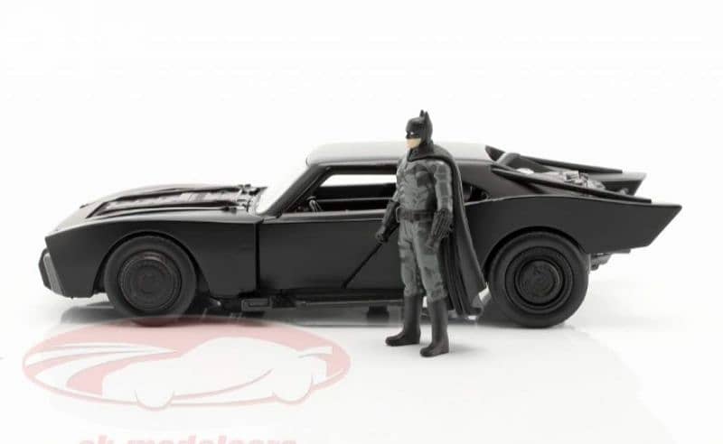 Batman 2022 Batmobile with figure, diecast car model 1:24. 2