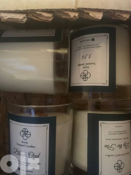 4 premium woodwick scented candles all for just 20$! 1