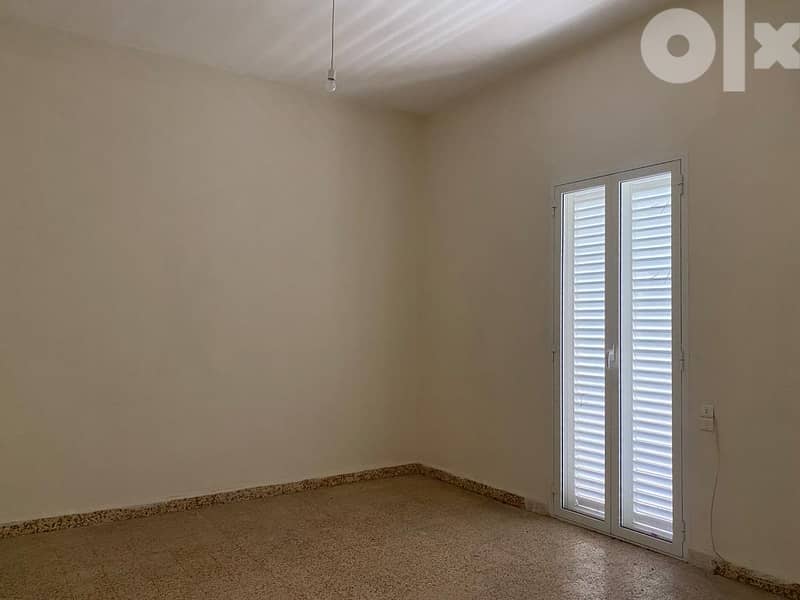 L11437-A Spacious Apartment for Rent in Gemmayze 2