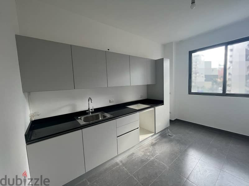 COZY Apartment for sale in sakiet al-janzeer شقة مريحة للبيع في ساقية 2