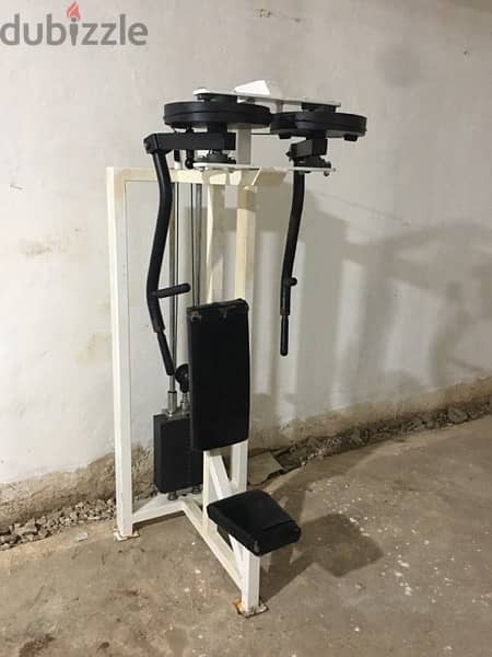 seated pec rear delt machine like new we have also all sport equipment 2