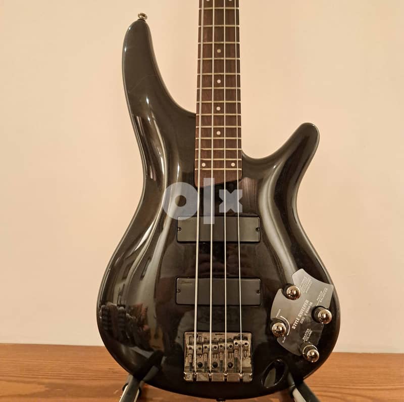 IBanez SR300 bass 1