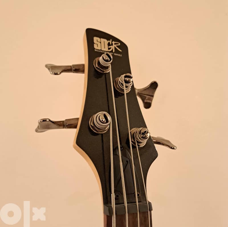 IBanez SR300 bass 3