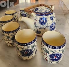 Exquisite Chinese tea pot and mugs