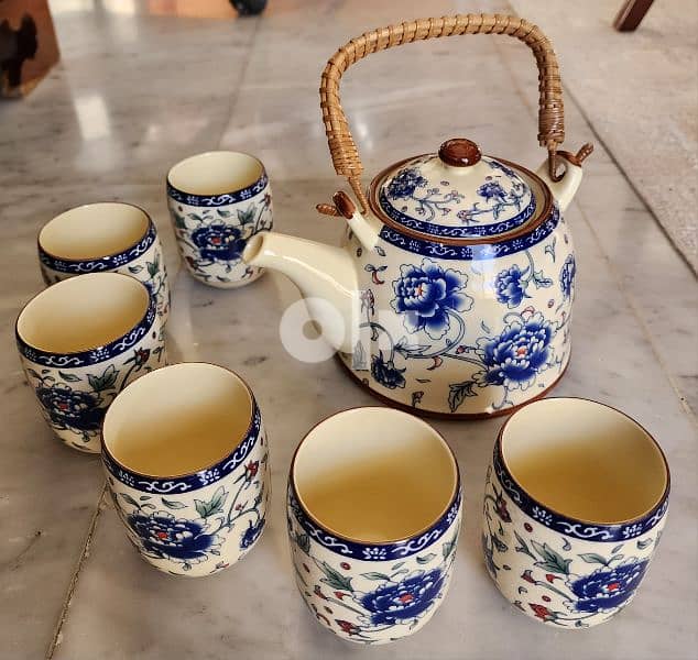 Exquisite Chinese tea pot and mugs 2