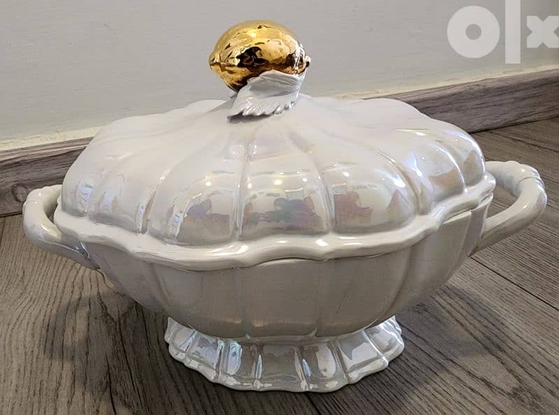 Garage sale: Soup Bowl, Tray, mezze plates, popcorn pot and more 0