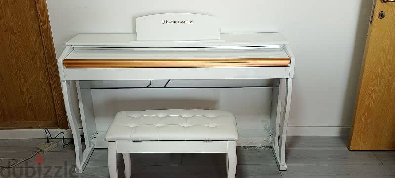 electric piano new in box available in 2 colors 0