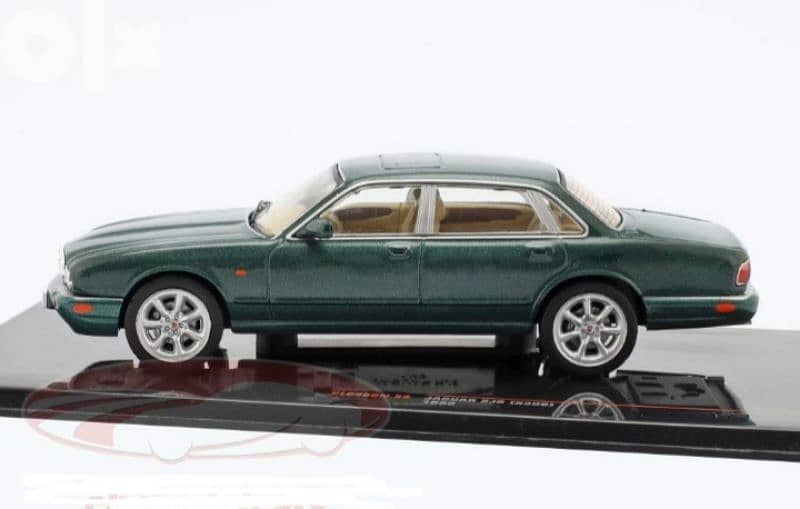 Jaguar XJ8 (X308) 1998 diecast car model 1;43. 2