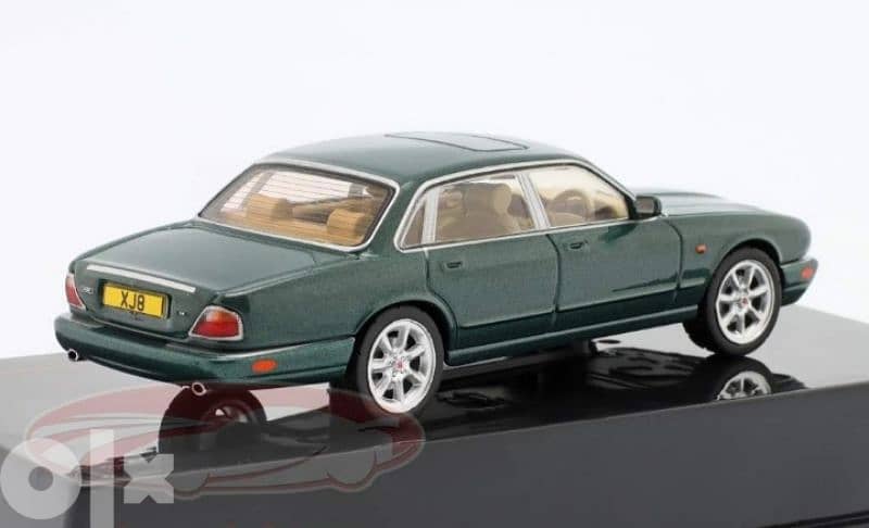 Jaguar XJ8 (X308) 1998 diecast car model 1;43. 3