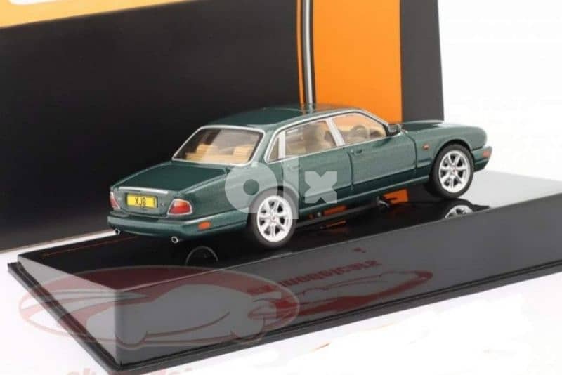 Jaguar XJ8 (X308) 1998 diecast car model 1;43. 4